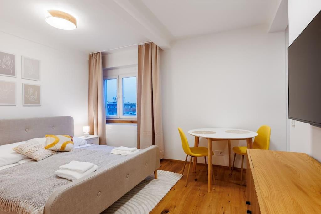 1 Bedroom Apartment With Terrace And Free Parking Near Metro Prag Exteriör bild