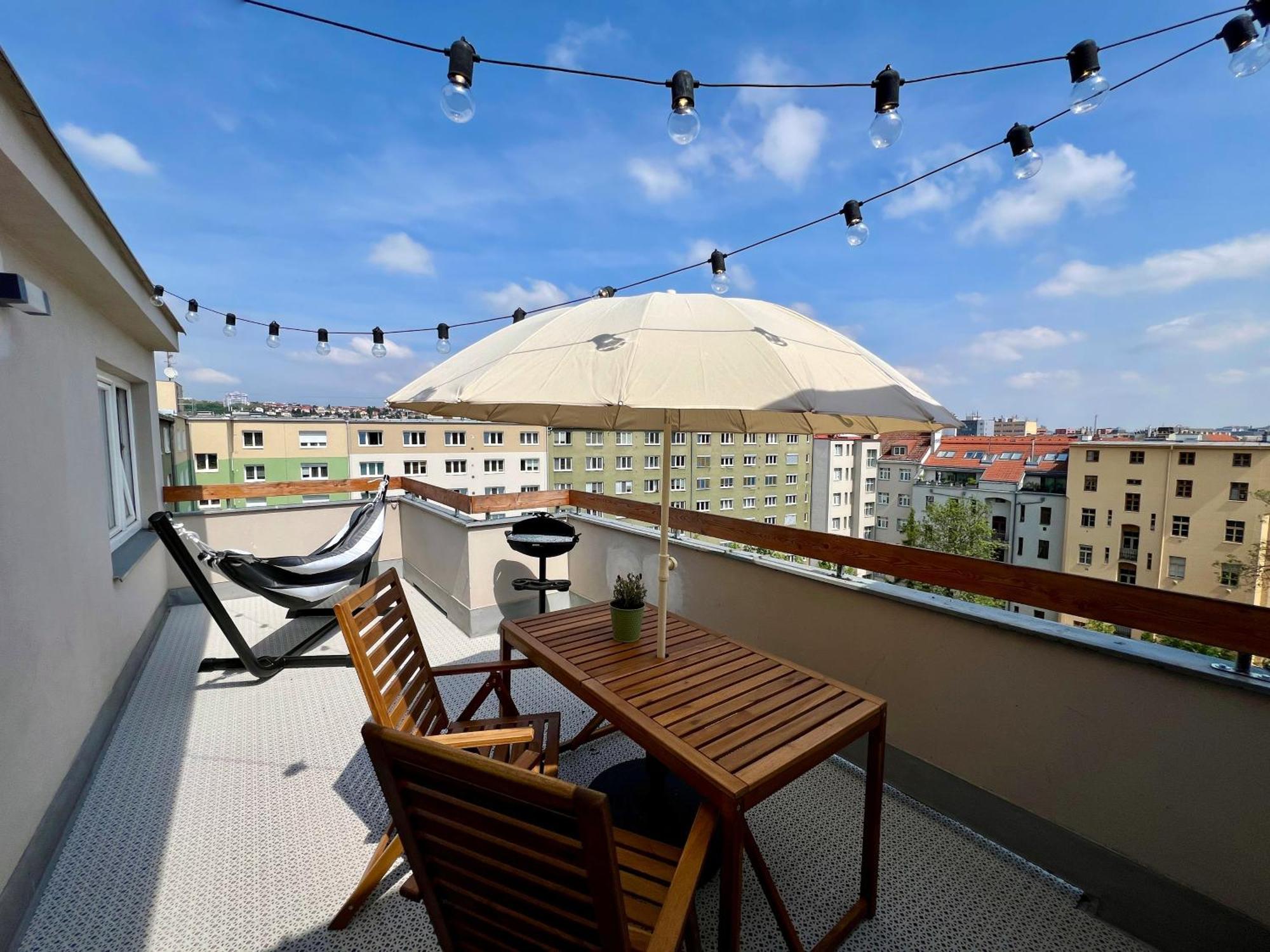 1 Bedroom Apartment With Terrace And Free Parking Near Metro Prag Exteriör bild